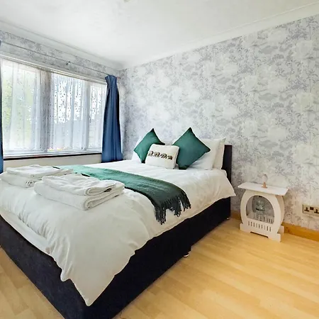 Morden Holiday Basildon Exterior photo