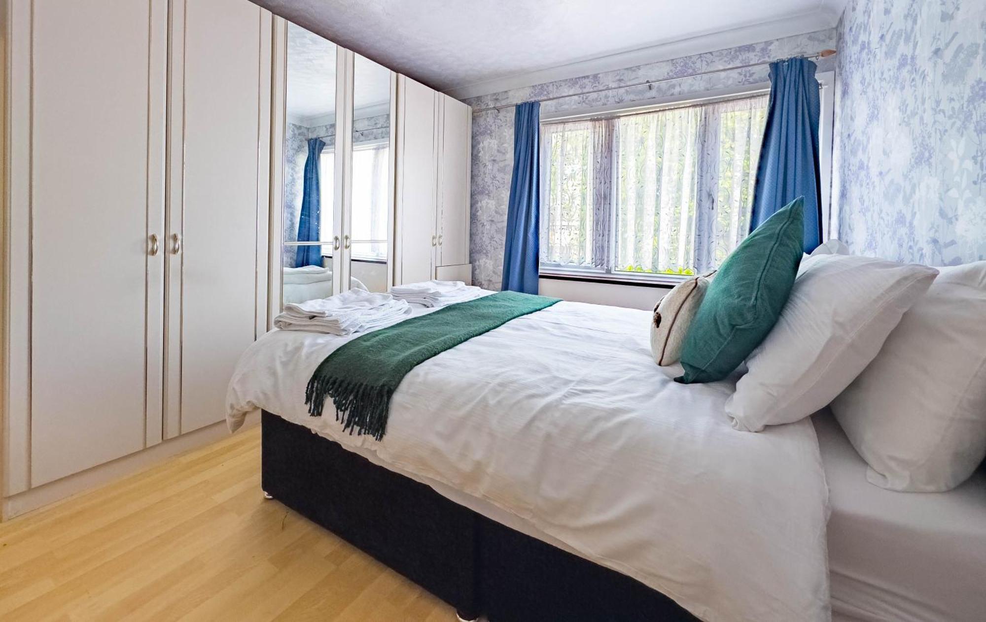 Morden * Basildon (Essex)